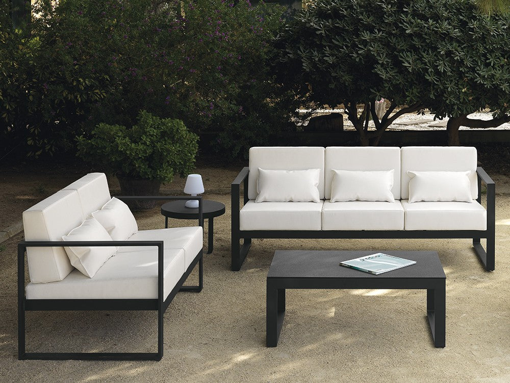 This Sofa PORTO Continental design features a three-seater design, providing ample seating space for your living space.